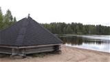 The Lehtojärvi lean-to is situated next to a beach. Photo: AT