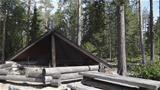 The Virikkolampi lean-to is situated in a massive pine forest. Photo: AT
